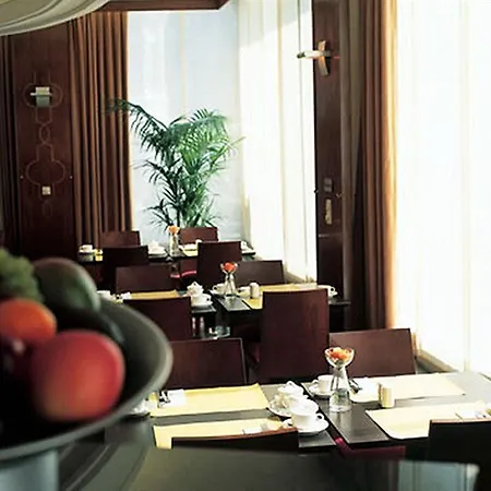 Hotell Nh Caransa 4*